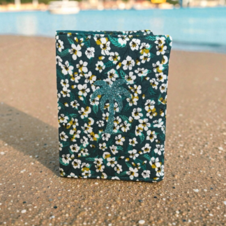 Protège-passeport fleuri vert en coton avec palmier pailleté – création artisanale française P’tite Poulette