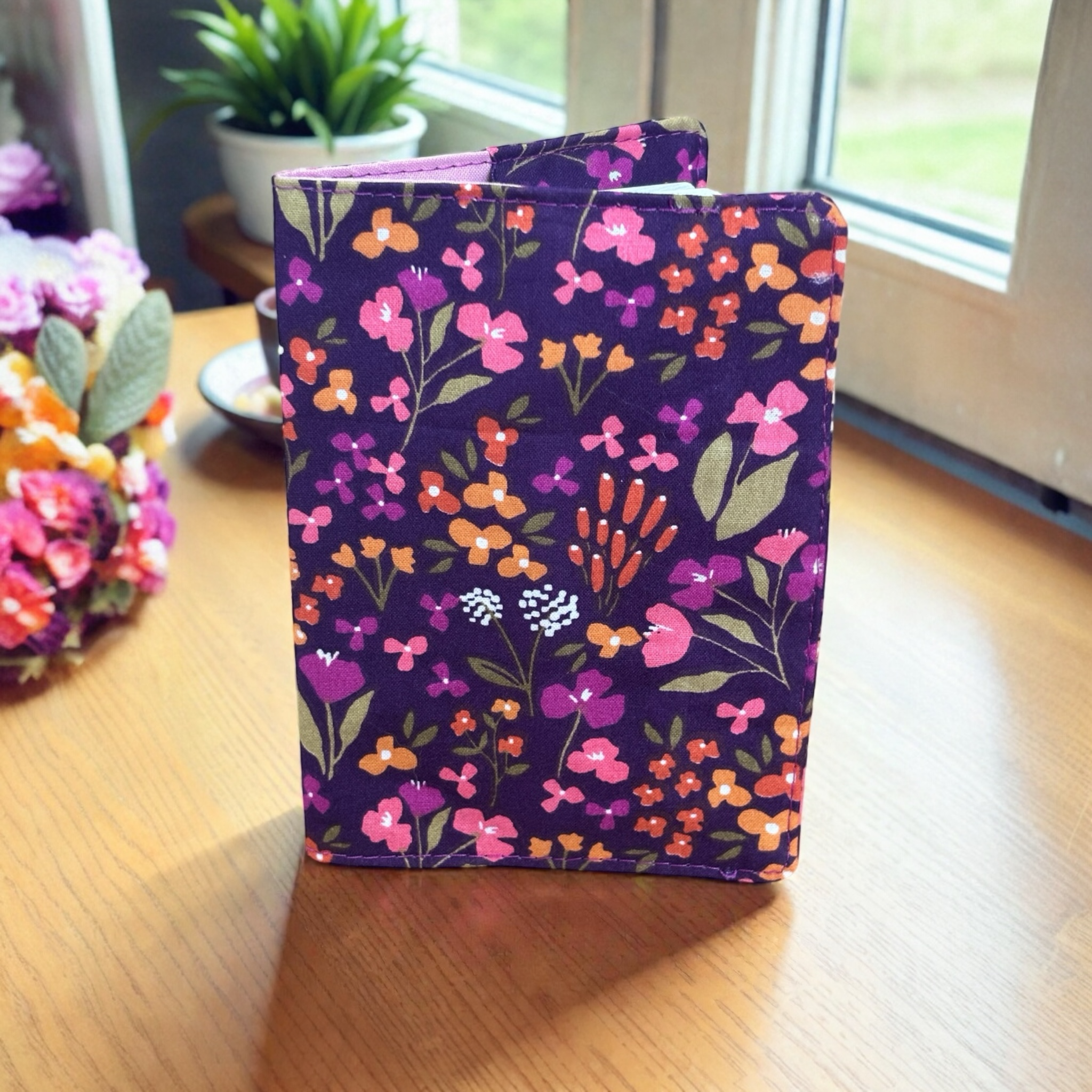 Protège-passeport fleuri violet en coton – création artisanale française P’tite Poulette