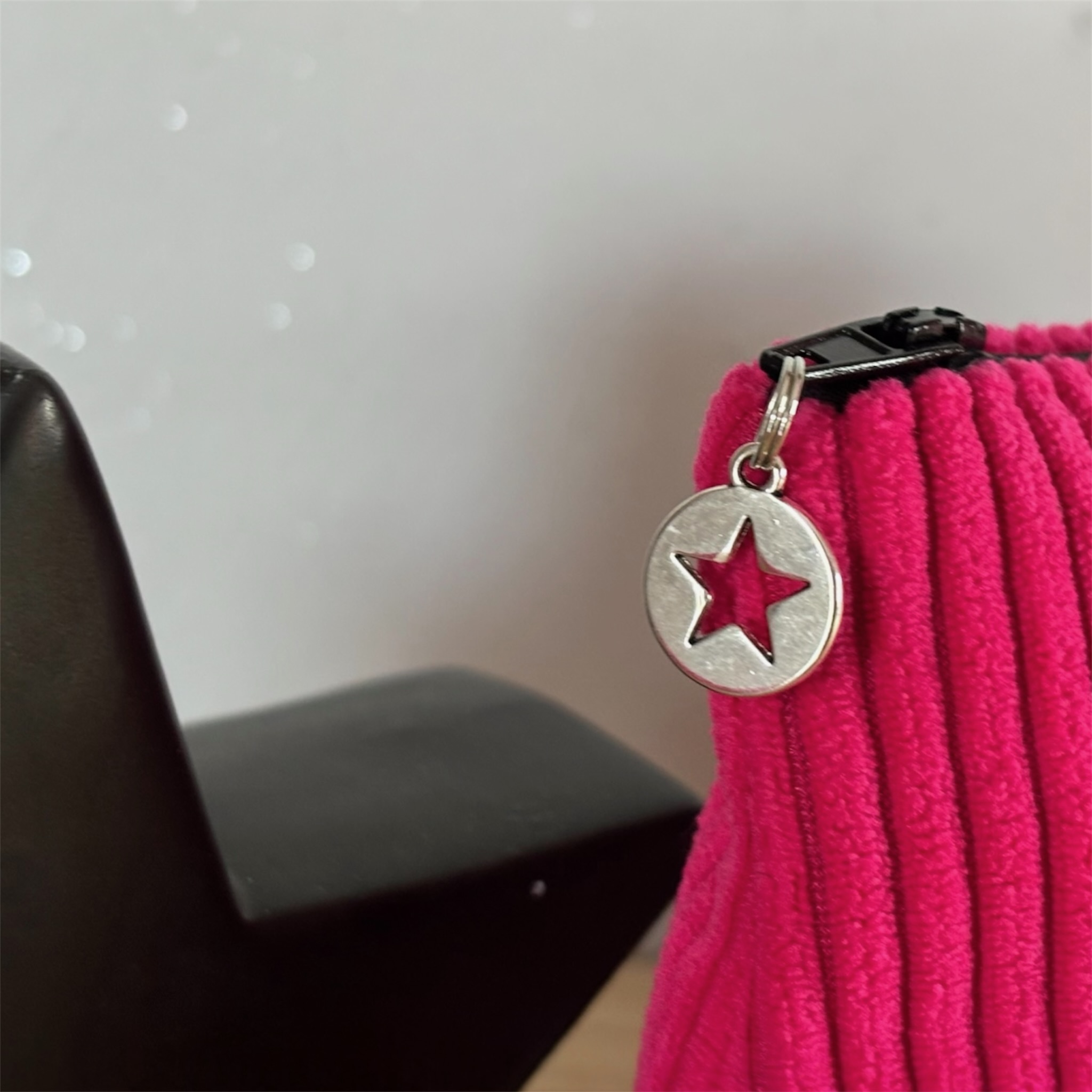 Trousse en velours côtelé rose vif- Création artisanale Française – Image 3