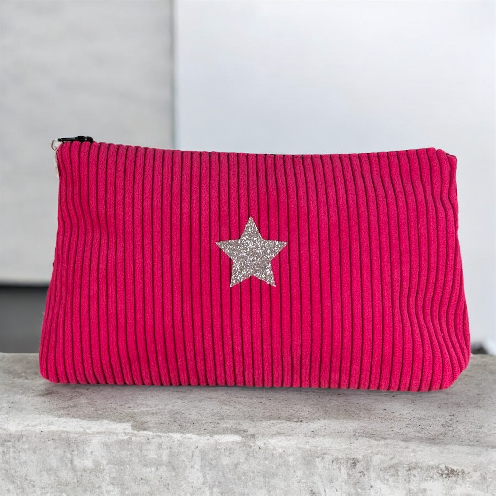 Trousse en velours côtelé rose vif – création artisanale française P’tite Poulette