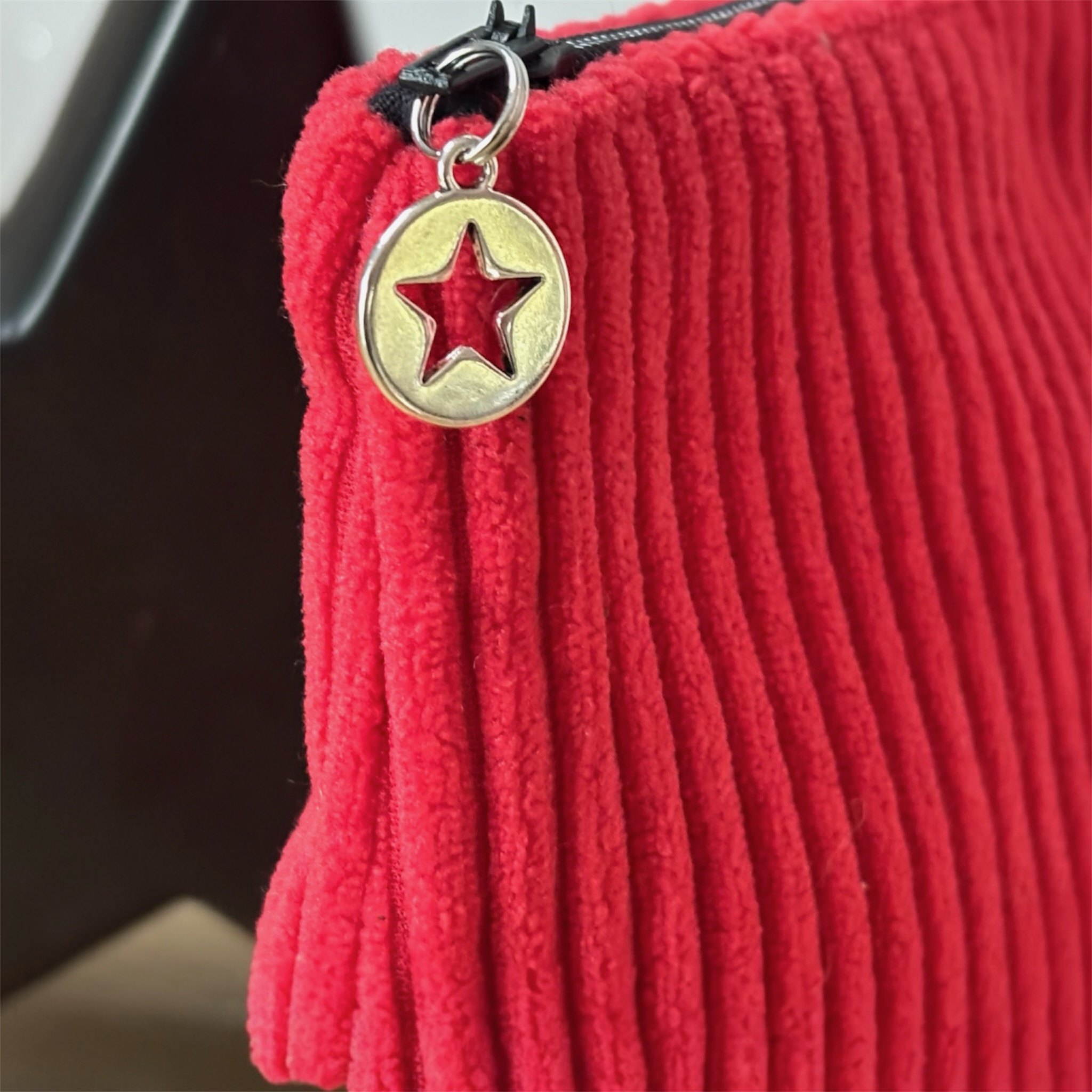 Trousse en velours côtelé rouge – Création artisanale française – Image 4