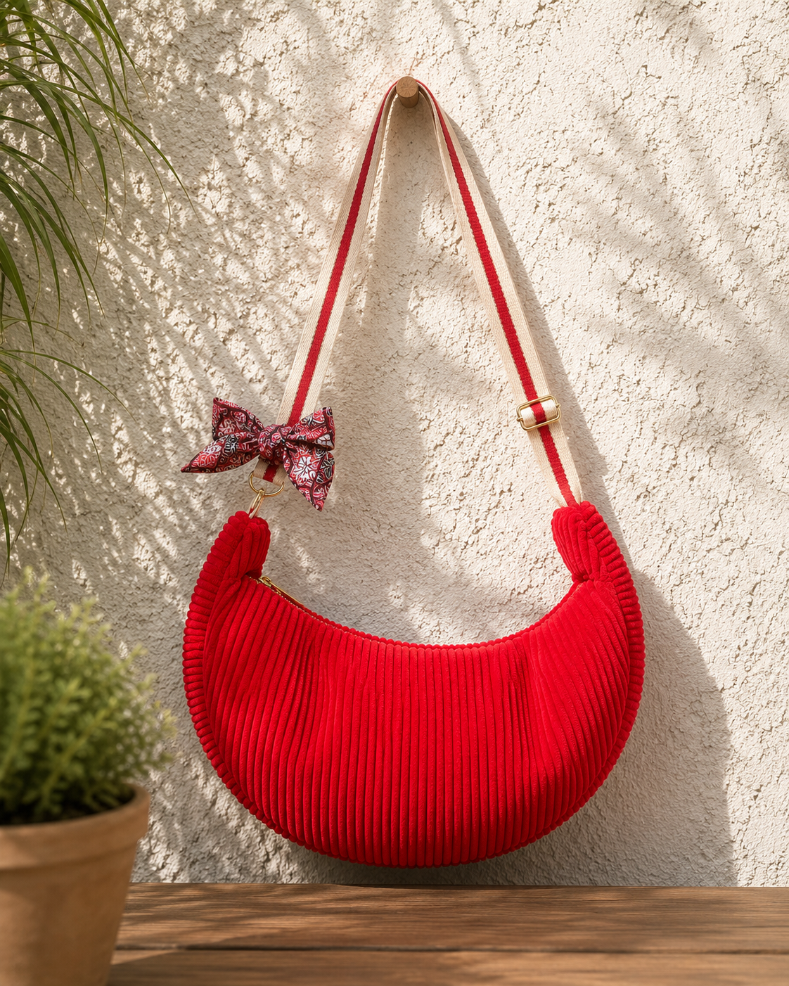 Sac lune en velours côtelé rouge– Création artisanale française